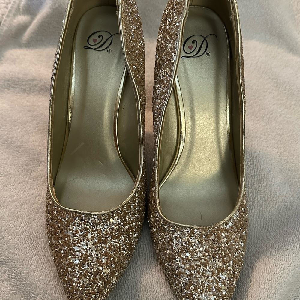 Glamorous Gold Sparkle Heels for Special Occasions